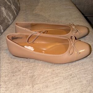 DV by Dolce Vita Women's Beige Ballet Flats NWOT